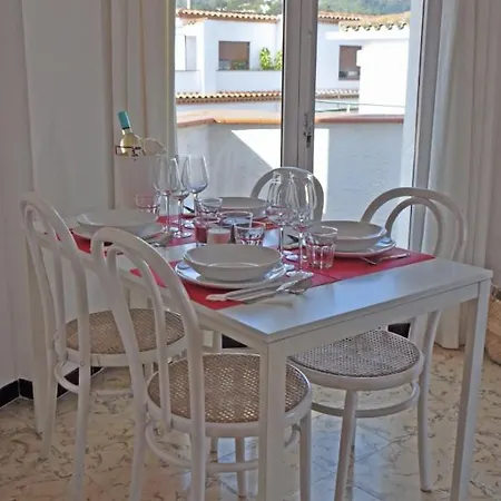 Apartment Lets Holidays Estolt Terrace Tossa de Mar